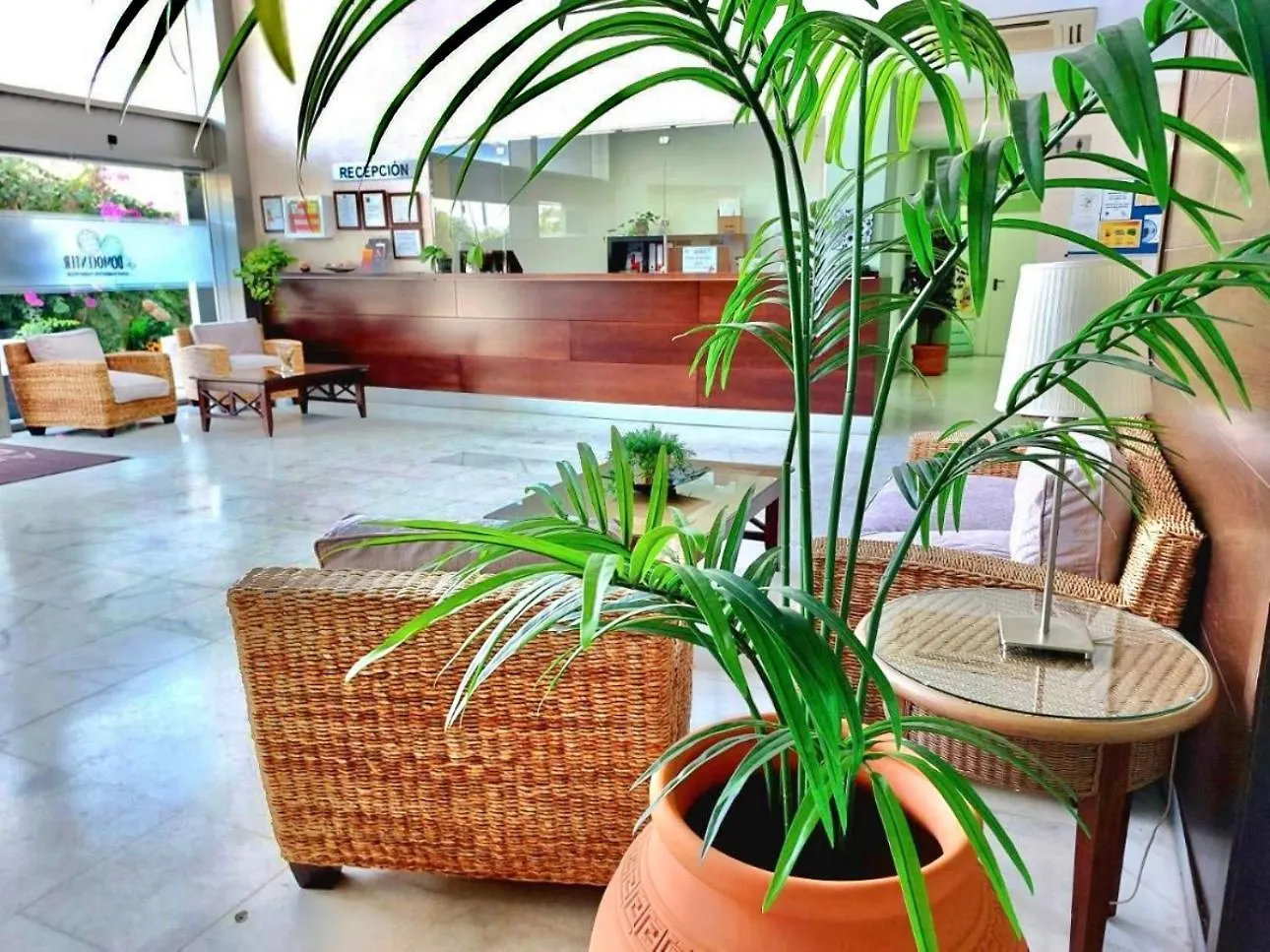 Aparthome Domocenter Bormujos 0*,