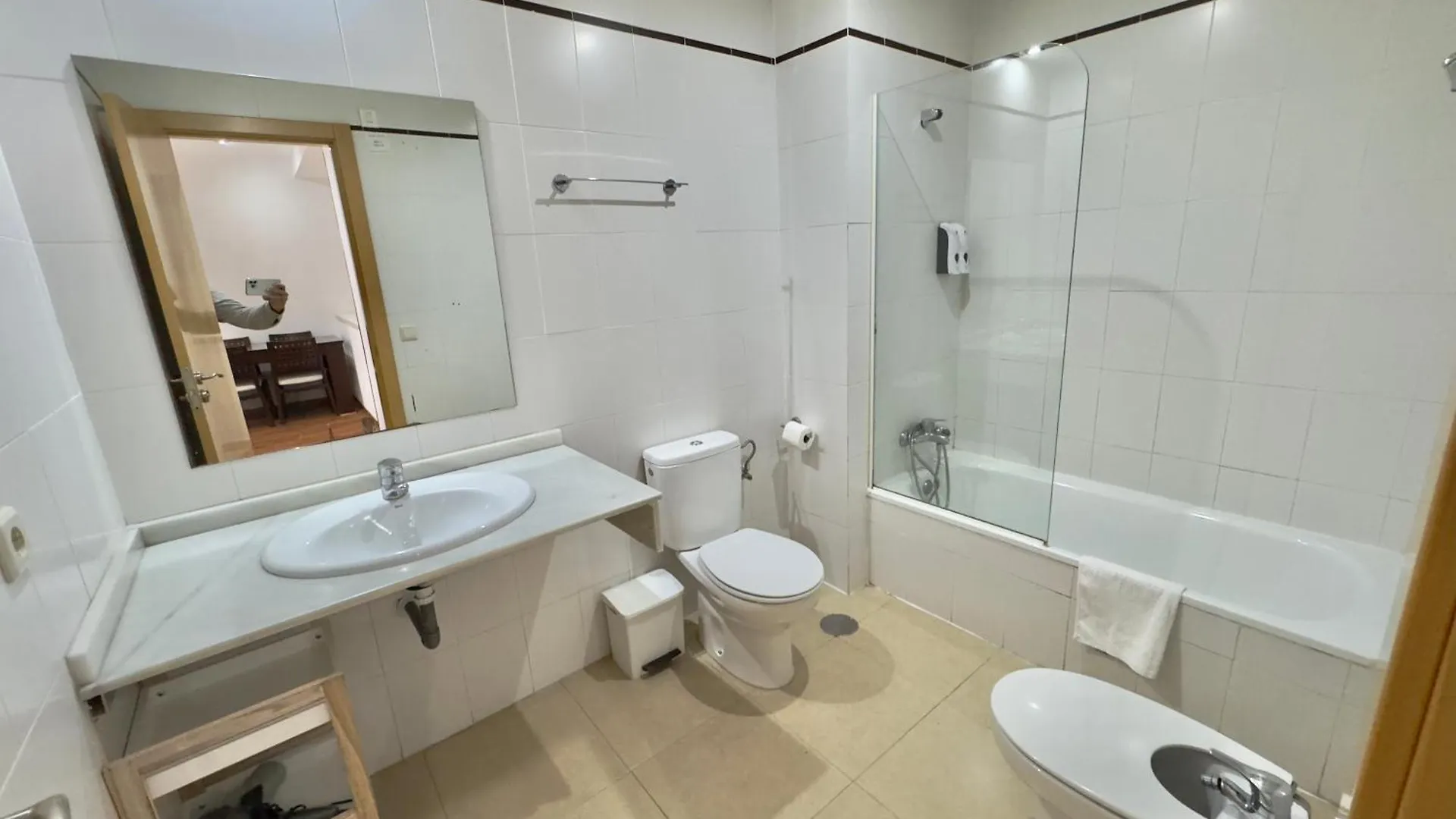 Aparthome Domocenter Bormujos 0*,